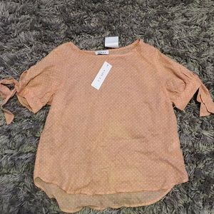 bundle of 5 short sleeve shirts